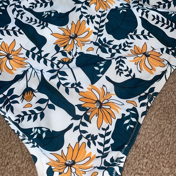 Yellow Bikini Top with Floral High-Waisted Bottoms size medium summer bikini - Picture 10 of 13
